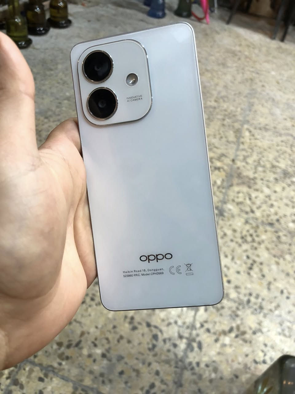 OPPOA40M
ذاكرة 256 
نضيف جدا مكفول 
سعر 125 مع مجال بسيط 
***********

