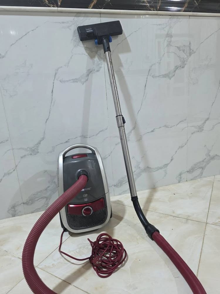 اسلام عليكم للبيع ميز بلازمه بعده جديد اسعر ٧٥ ومكنسه مال باله اصليه اسعر 35المكان ميسان ابورمانه الرقم الاستفسار *********** عمارة, ميسان
