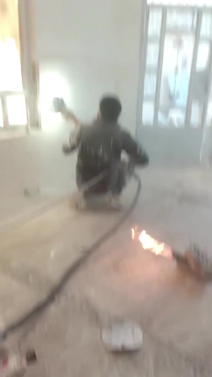 صبغ وتصليح الجدران و معالجه الرطوبه والاملاح.  .ترميم عام .شغل نظيف 2صبغ جميع الاخشاب والحديد شغلنه داخل بغداد
اي استفسار متواجد اتصال او وتساب  ***********
