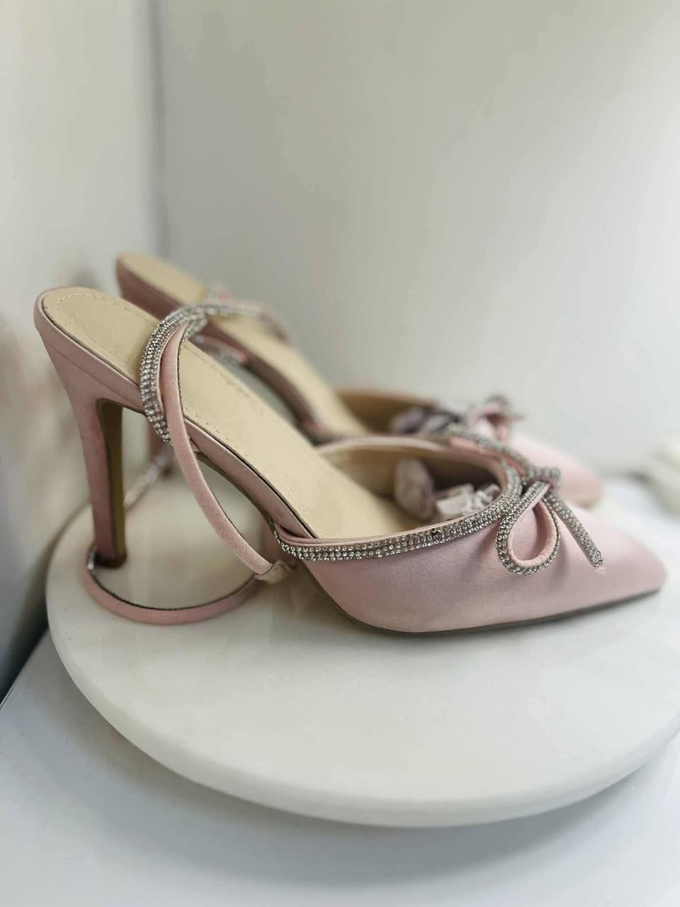 #كعب شي ان 🎀
#القياس 40/41ا
#السعر14
@إشارة


**إذا كنت صاحب هذا الإعلان وتريد حذفه لأي سبب، رجاءا أرسل رسالة إلى الدعم الفني**