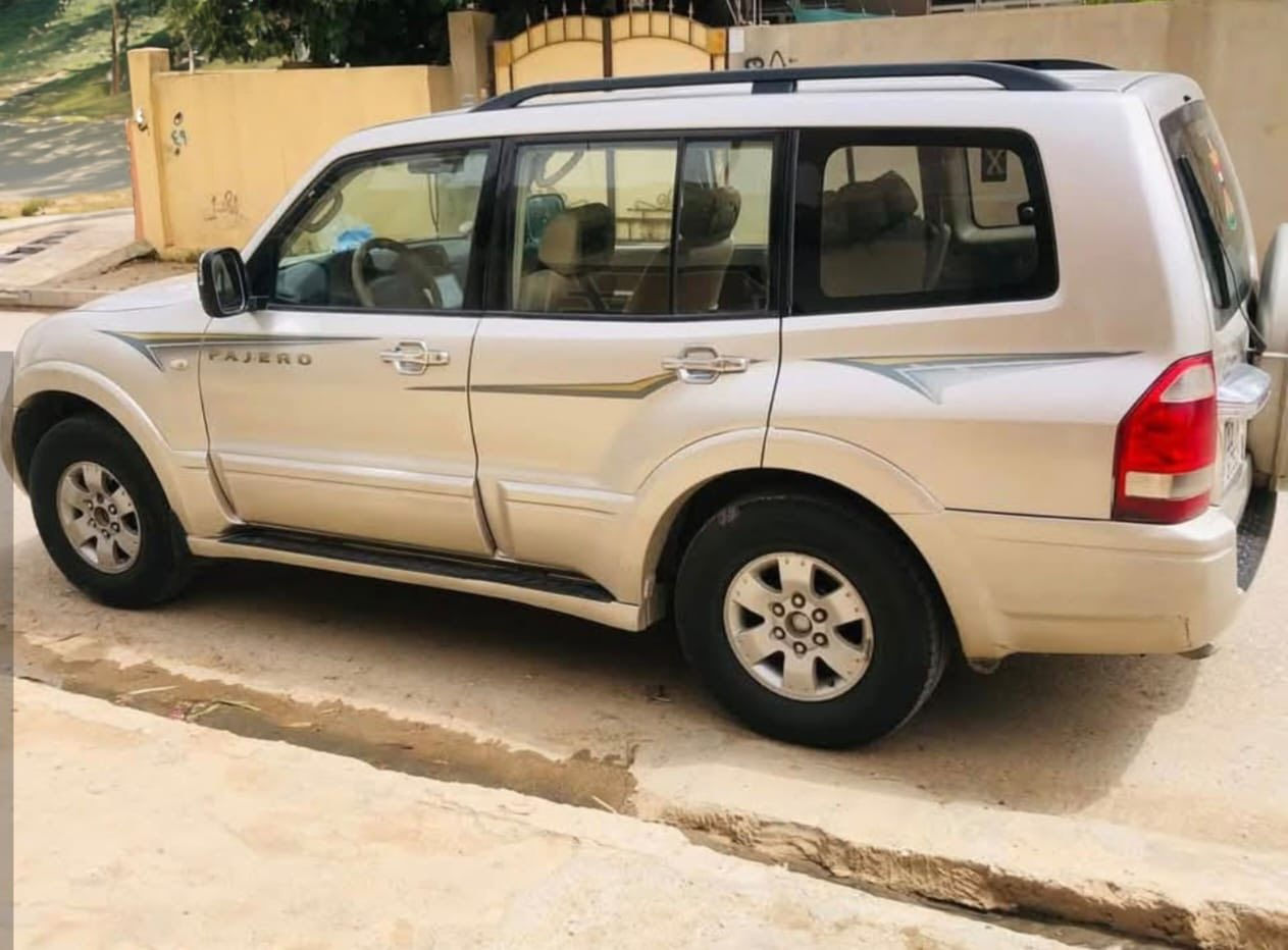 السلام عليكم 
باجيرو 2004
رقم نينوى  الجديد
مصبوغه حزام
محرك 3000
مكاني بغداد 
للاستفسار 
***********
***********
