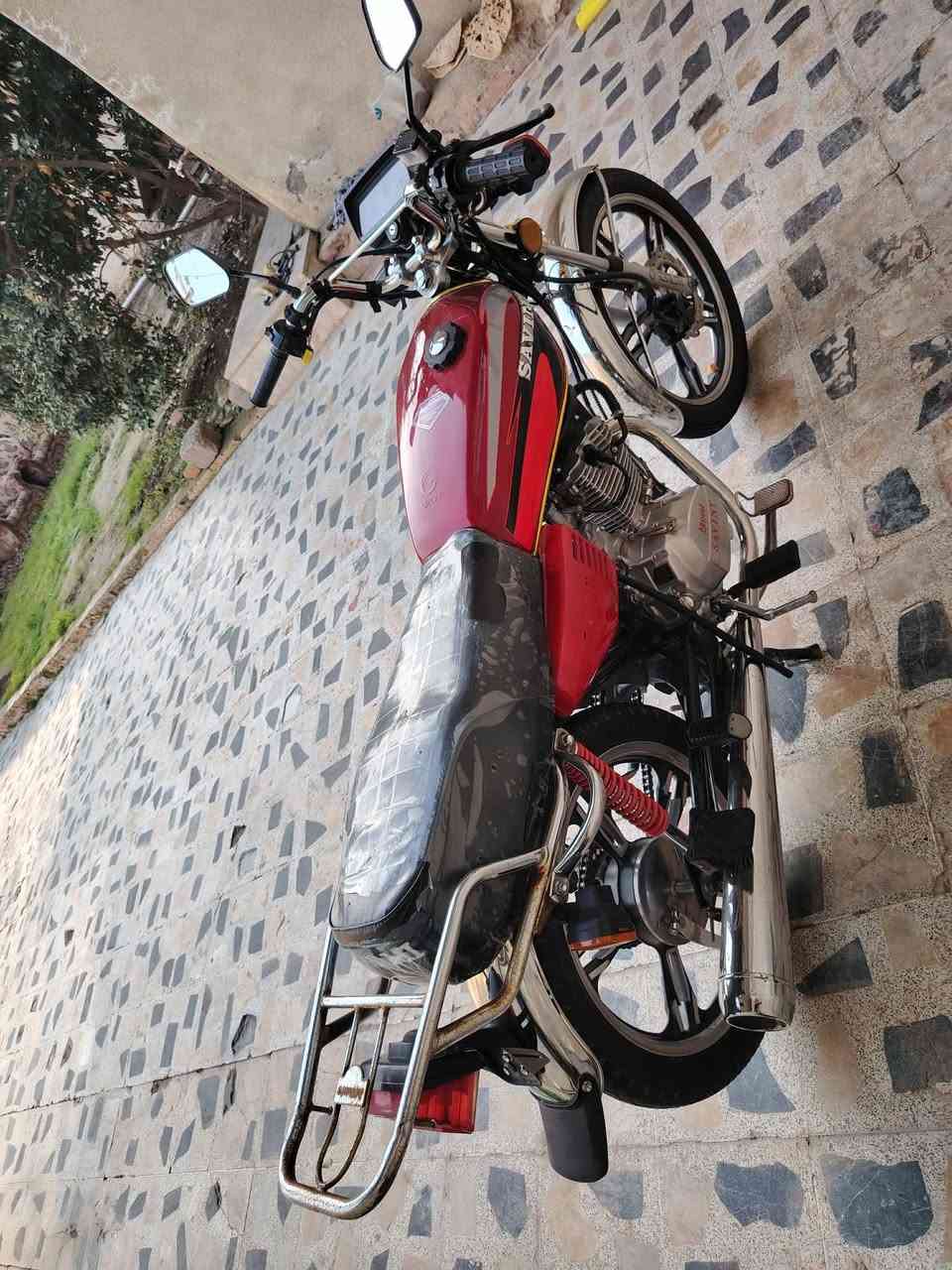 ماطور سيفان 5كير للبيع شغال مكينه شرط بس يعوزا وايرمنيه اشاير علئ بريك لايت نواقص خفيفه السعر 575وبي مجال ***********
