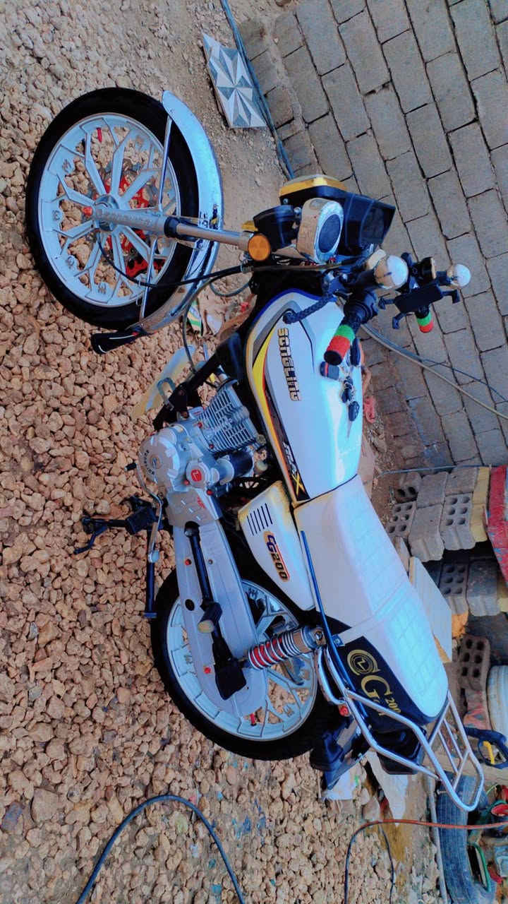 يا الله السلام عليكم دراجة البيع سيفان موديل ٢٥ مكفوله كفاله عامه أوراق كامله الدراجه جديده وحلو مكينه ٢٠٠ وشرط انضف من الصوره بشرط مكينه ٢٠٠ كهربائيات سلف كله شغال بصمه عن بعد جهاز انذار شرط انضف من الصوره بشرط زيرو السعر ٧٦٠ وبيه مجال الشراي يتصل وبيه خير ويدلل *********** ولا مو شراي لا يتصل والا يعلق تعليق سلبي
