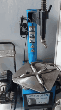 السلام عليكم ورحمة الله وبركاته عدة محل بنجر مستعمل شهرين العنوان الموصل ***********
