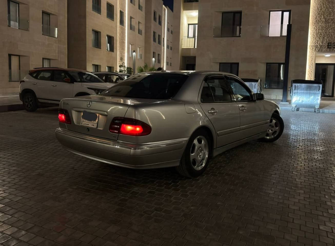 مرسيدس بنز…الأفضل ولا شيء سواه ✨❤️
نقدم لكم ايقونة الفخامة W210 
Mercedes-Benz E 350
انتاج 2001
محرك 3500 بانزين بقوة 3000 حصان  ✅
بدون حادث فقط صبغ جمالي في الخارج صفحتين✅
السياره دخول جديد وجديدة بمعنى الكلمة
سيرفس كامل من منضومة بانزين ومنضومة تبريد وتخم تايرات مع الويل كب جديد
للتواصل والاستفسار للجادين فقط 
***********
ولمعرفة السعر  كتابة تم بالتعليقات
