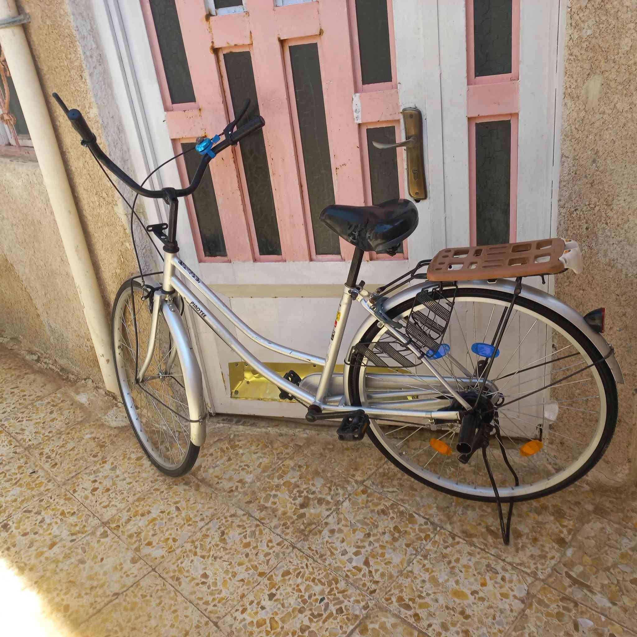 السلام عليكم. بايسكل ياباني أصلي  نظيف اخو الجديد موديل ٢٣ لون سلفري السعر ب ١٠٥ وبي مجال قليل 
نجف حولي  ***********
