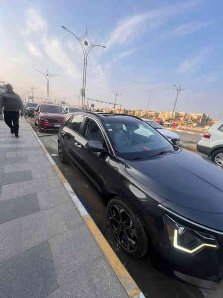 السلام عليكم كيا نيرو هايبرد تنسى البانزين موديل 2023 للبيع لون رمادي 
السيارة فوول اعلى موصفات  بالنيرو sx حتى الكتلوكات وياه كلشي يجي بالك بيها اسلايت 
فتحة
بصمة 
اشارة ترحيب عند الاقتراب من السيارة 
كشنات تدفئة تبريد 
كشن خزن ذاكرة 
والستيرن تدفئة تبريد 
تبريد قطعتين 
حساسات امامي خلفي 
شاشة حجم ١٩ كبيرة
 اتو هولد
هند بريك بصمة
مري شفط 
مري قلاب وية البك 
جنطة كهرباء 
جنطة شفط الصندوق ذكي يفتح عند الاقتراب منه  بالذكاء تلقائي 
تشغيل عن بعد
ماشية 35الف Km
دخول جديد بيها بنيد مبدل بلادي والباب والجاملغ ع بارد مرشوشات بلادي
رقم الموبايل***********
السعر 155وبيها مجال
