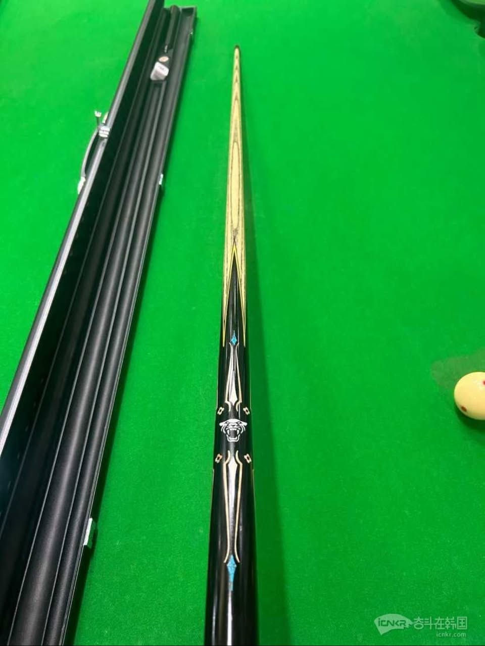 كيوب بليارد بهاذ الشكل قطعه وحده التب ١٠ يعني ترهم سنوكر وامريكي وياها الجنطه او تريدها بدون جنطه هم عادي 
قيم السعر اكثر سعر انطي 
***********
