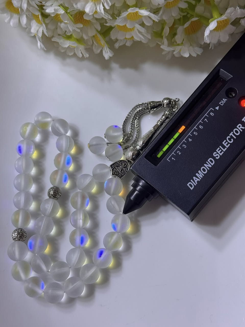 سبحة حجر القمر فوائده
1. تهدئة النفس والمشاعر

• يساعد على تقليل التوتر والقلق

 • يعطي إحساس بالراحة والهدوء

2. تعزيز الأنوثة والطاقة الإيجابية

 • بعض الناس يستخدموه لزيادة الثقة بالنفس والجاذبية

3. تحسين العلاقات العاطفية

 • يرمز للحب والانسجام

 • يساعد على تقوية العلاقة بين الشريكين

4. تقوية الحدس (الإحساس الداخلي)

 • أنه يساعد على اتخاذ قرارات أفضل

 • يزيد من صفاء الذهن

5. تحسين النوم

 • البعض يحطه تحت الوسادة لتقليل الأرق والأحلام المزعجة

السعر//30 الف 🔥🔥والتوصيل مجاني لكل محافظات العراق


**إذا كنت صاحب هذا الإعلان وتريد حذفه لأي سبب، رجاءا أرسل رسالة إلى الدعم الفني**