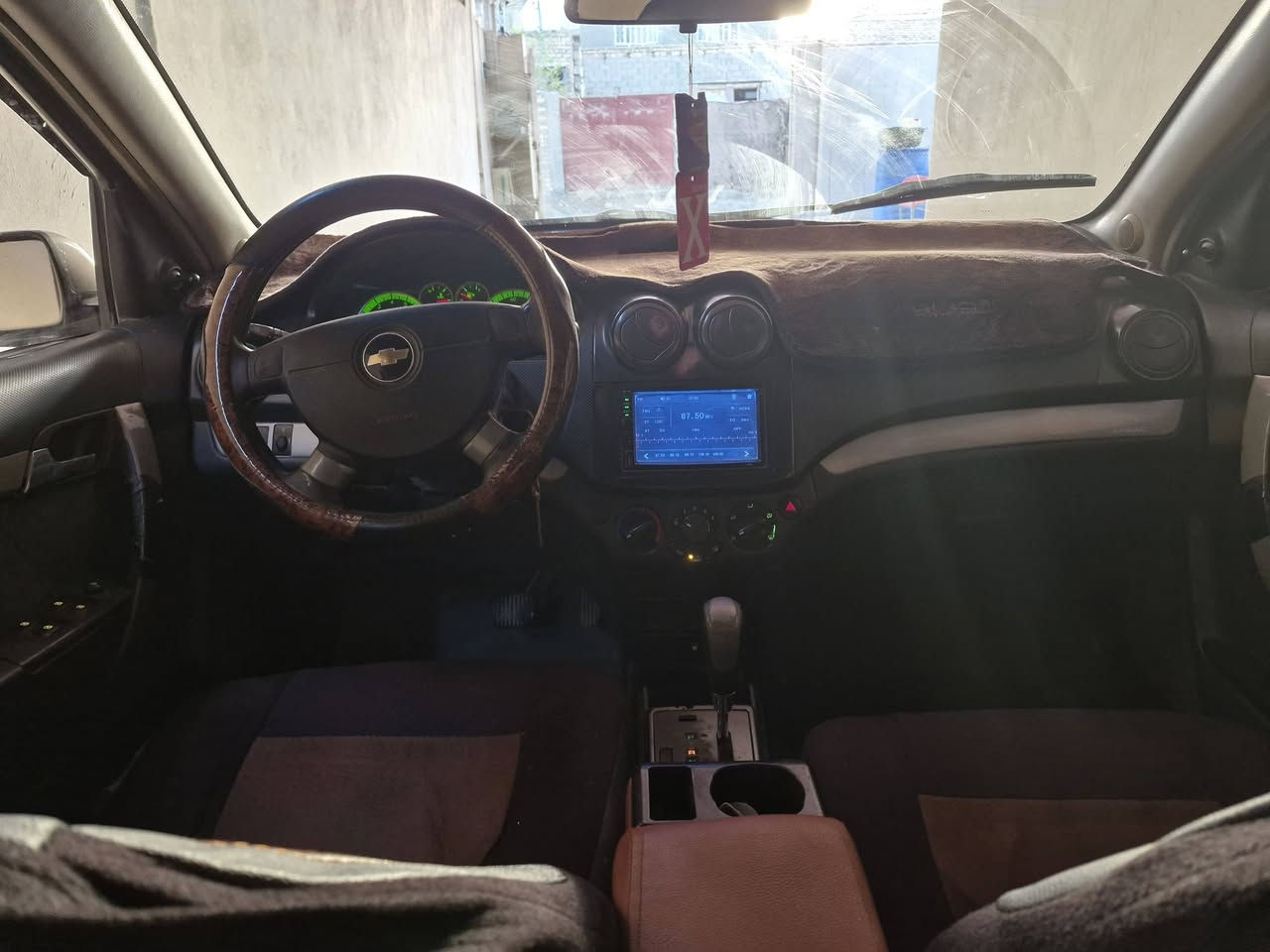 السلام عليكم
السعر 53

***********

القاسم /ناحية الطليعه 

افيو 2009 بغداد رقم انكليزي سنويه 29 اوتوماتيك كير محرك مكفولات حداديه جديده تخم تاير ويل كب باتري جديد تبريد ثلج   

بيه صبغ بدور الجامغ واماكن بسيطه السياره بيه جراد
