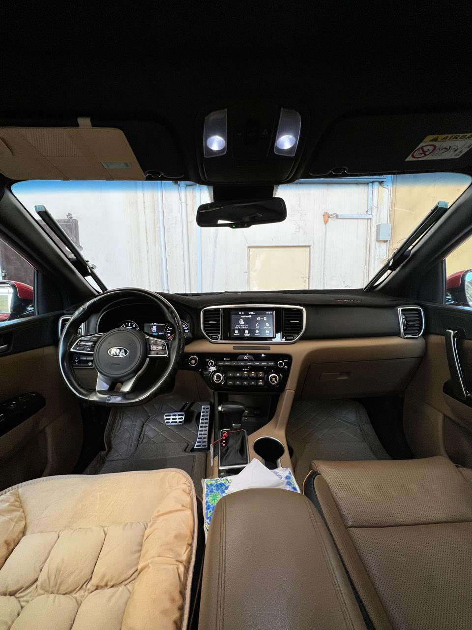 كيا سبورتج (جيتي لاين) (خليجي)🔥
(GT-line)
موديل 2020 
رقم صاحب السياره ..*********** 

المواصفات 
انضمه القياده (SPORT،ECO,NORMAL)
سقف بانورامي 
بصمه 
بصمه ابواب 
بصمه تشغيل عن بعد 
حساس امامي خلفي 
هاند بريك دكمه
شحن لاسلكي
شاشه كار بلي 
تحكم سترين
مثبت سرعه 
كاميرا خلفية
صندوق كهربائي 
مري شفطر
