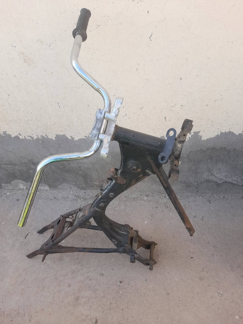 سلام عليكم شاصي نامه شلامجه موديل للبيع كلك بي رقم شاصي السعر خاص او تصال ع رقم ***********
