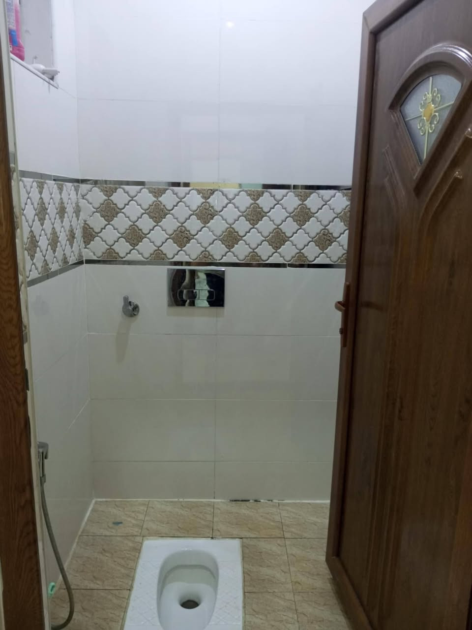 بيت للبيع يحتوي على ٤ غرف نوم  السعر ١٨٠ مليون العنوان الدوره هورجب بل بدايه  مجمع البراج ***********
