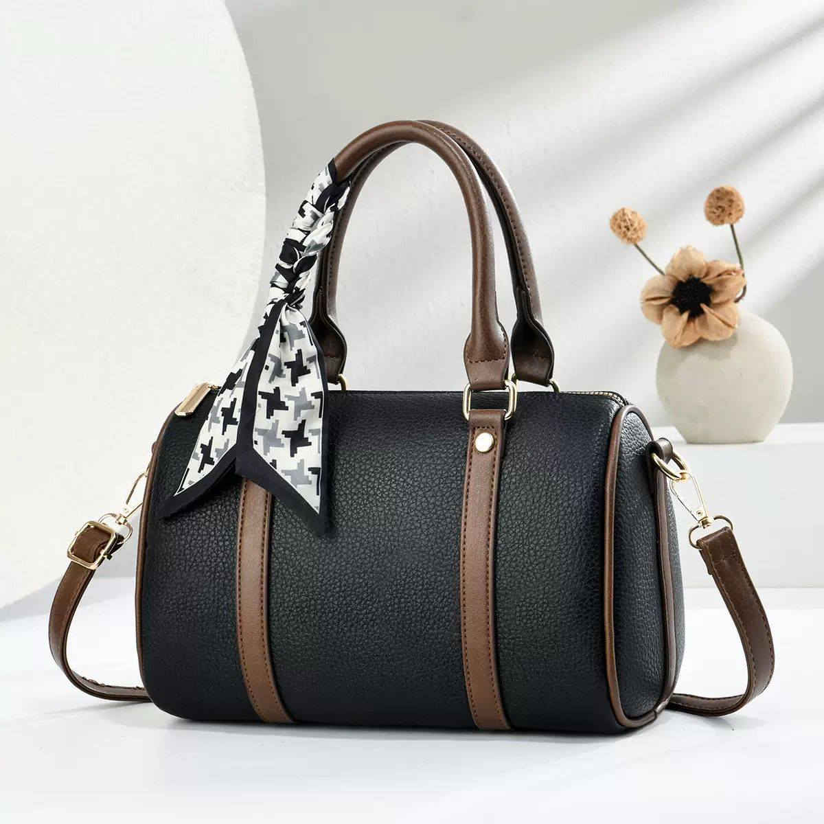 حقيبة جلد سوبر كواليتي عالي ✨️
 (حجم كبير) بنقشة مميزة وتفاصيل ذهبية راقية،
​الملحقات: حزام كتف طويل + 
​للطلب والاستفسار: مراسلتنا عبر الخاص 📥
أو واتساب: [ ***********] 📞
​توجد خدمة توصيل لجميع المحافظات 🚚
العنوان // كربلاء شارع النهر قريبا 
#viralvideo #لايكات #محمود_الجبلي #كربلاء #كربلاء_مدينة_العشق_والعاشقين
