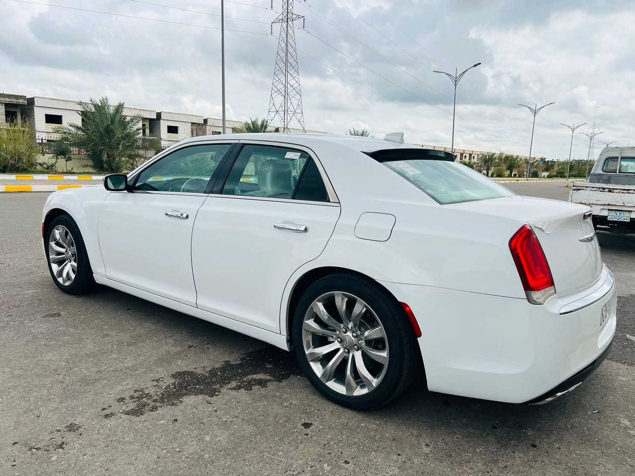 اوباما لبيع 2016
من دعاميه لدعاميه 
داخل ابيض 
برده خلفيه
فول مواصفات C
مكان سياره صلاح الدين مكلف بنشر
رقم صاحب سياره ***********
