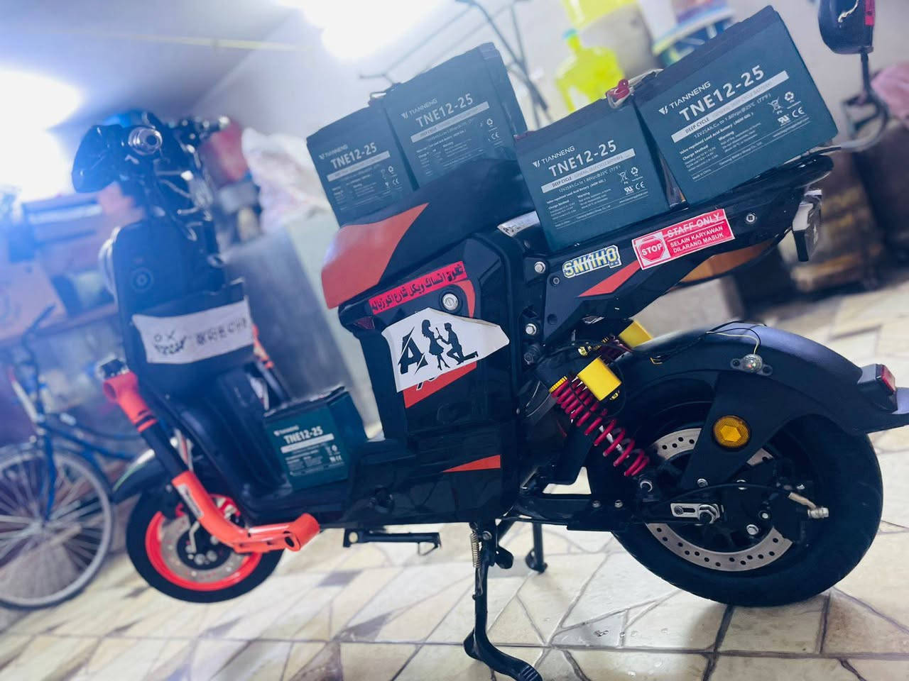 سلام عليكم اخوان دراجه شحن اكس 900بطاريات  خمسه بطاريات 25امبيرمالف 1500السعر 400او بي مجال
