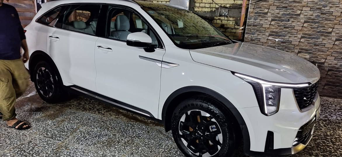 السلام عليكم كيا سورينتو موديل 25 ماشيه 11,000 سياره جديده ما عنده كلام مقفوله كفاله عامه اربعه سلندر سبعه راكب ثلاث قطع تبريد كشنات الاماميه كهرباء صندوق كهرباء بني راما كيرماوس هند بريك دقمه سعر 293بغدادرقم،***********
