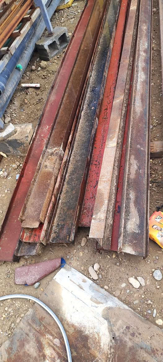 للبيع شيش اتاري طول 6م 2 طن زاويه 2ونص انج 6ملم ثقيل شيلمان طول 6م  وكروزات جملون زاويه 2 انج عنوان تاجي مقابل منشئة نصر مدخل قرية نديم للتواصل *********** أو *********** واتساب
