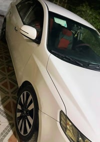 سيراتو 2013 تحكمات ستيرن شفتات اشاير ب المري  سياره كلشي ما ناقصه جاهز...