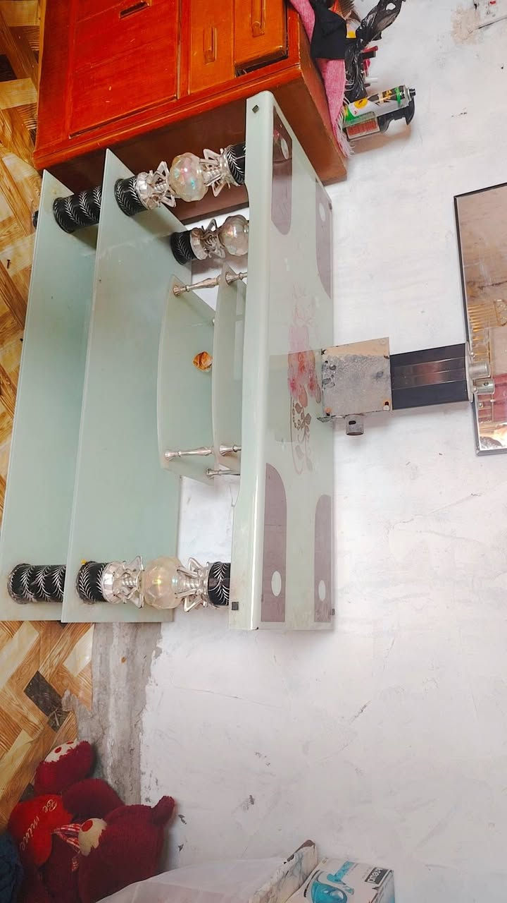 ميز للبيع قفل 20حله ابو خستاوي ***********
