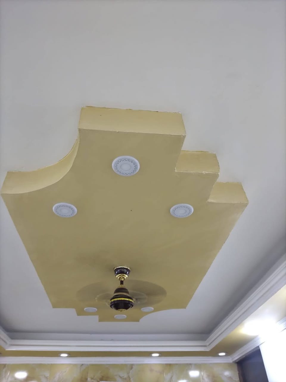 السلام عليكم
بيت للبيع 100 متر طابق ونصف
حي المصطفئ شارع البهادل
غير مشمول في الكص
بيت جاهز للسكن والايجار 
يتكون من غرفتين نوم وصاله واستقبال
وصحيات عدد 3
للأستفسار الاتصال
***********
