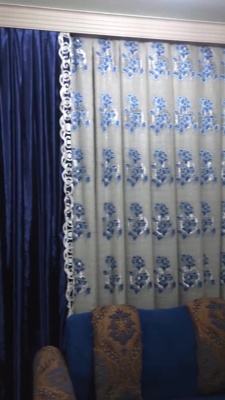 بردة كبيرة الحجم مثل ما واضح بفيديؤ 
والسعر موجود


**إذا كنت صاحب هذا الإعلان وتريد حذفه لأي سبب، رجاءا أرسل رسالة إلى الدعم الفني**