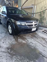 سياره دوج جورني مديل ٢٠٠٩ نظيفه مابيه ظربه بيه بارد مكانات قلليه رقم ب...