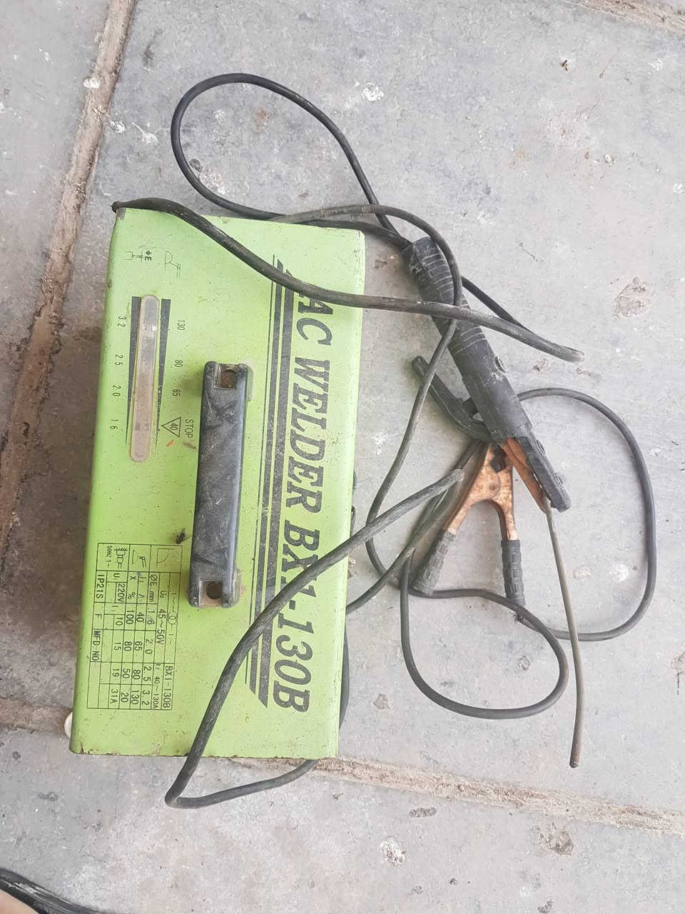 السلام عليكم اخوان ماكنه  شغاله نضافه تامه للبيع ب٦٥ الف
***********
