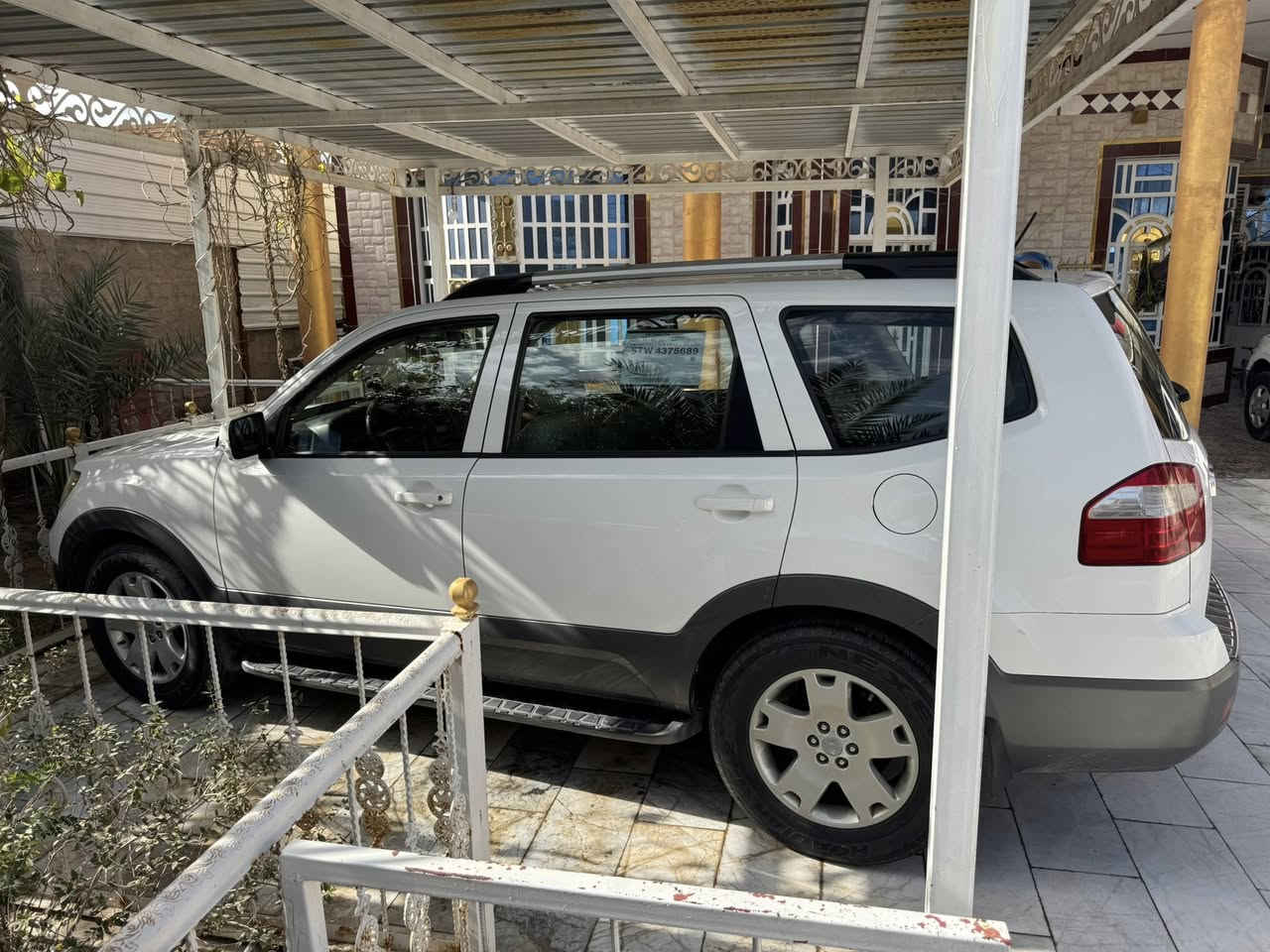 السلام عليكم
موهافي للبيع ٢٠١٥ خليجي رقم بصرة مكفوله
باسمي السيارة 
ماشيه ١٢٠ الف 
فور ويل
محرك ٨ سلندر 
نص فول تحكمات ستيرن + فتحة سقف 
سيارة جاهزه ما تخسر عليها اي شي 
السعر ١٦٥ وبي مجال قليل 
عنوان السيارة القرنة الثغر 
للاستفسار الاتصال بالرقم ***********
