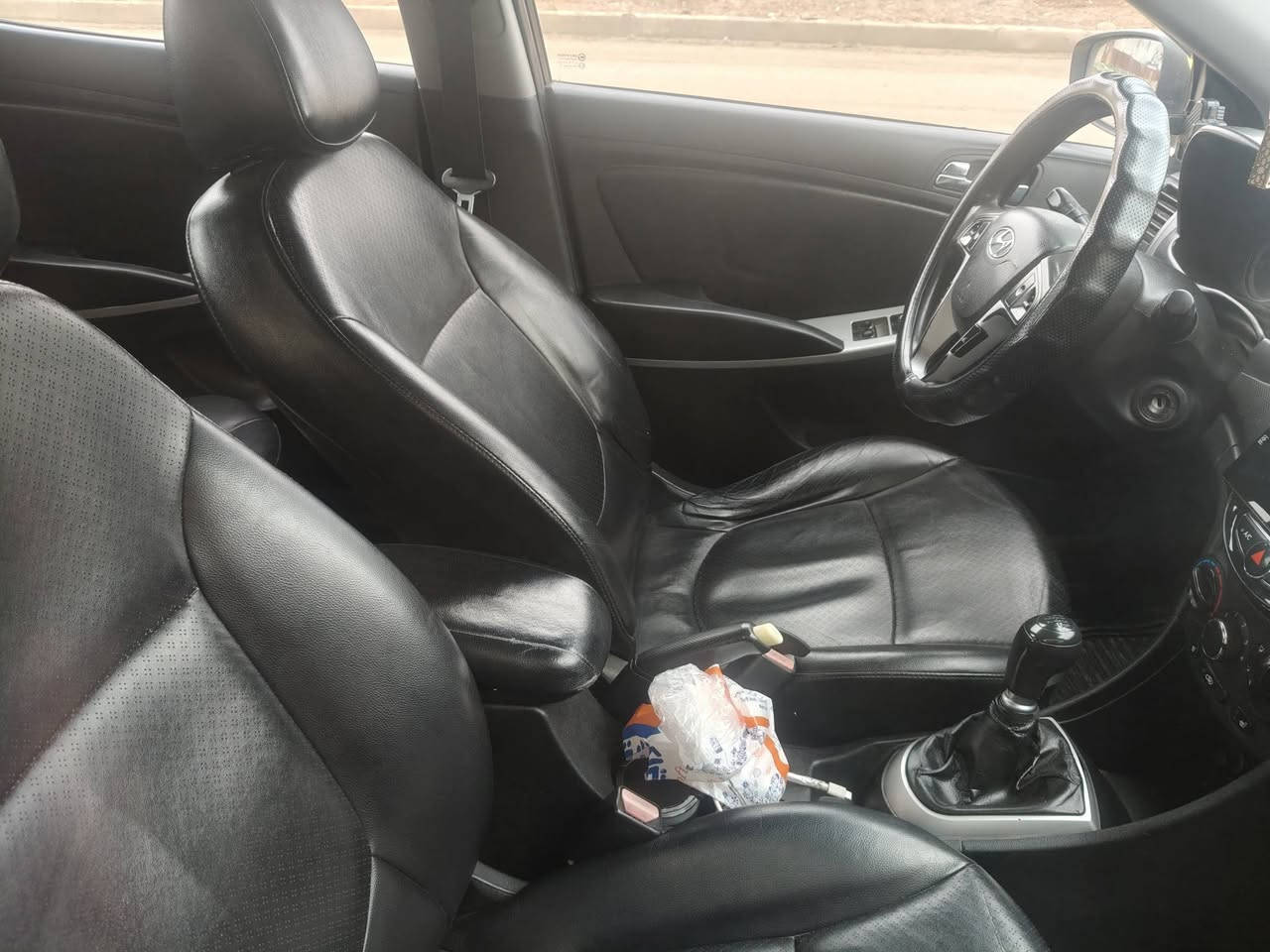 اكسنت مضلع باي كوري vvt
فول مواصفات ماعدا الكير عادي محرك 16 مال كصه 

ABS

اشاير بالمري.مري شفط داخل اسود تحكم استيرن قفل مركزي كشنات جلد هيتر كشن اربعه دسك حساسات خلفيه حاكية سقف جامات كهرب

السياره بيها طخه خفيفه براس البوند وبل براكيت مال دعاميه هيئه وغرامات صفر والشرعي يبيعك السعر 90

***********
