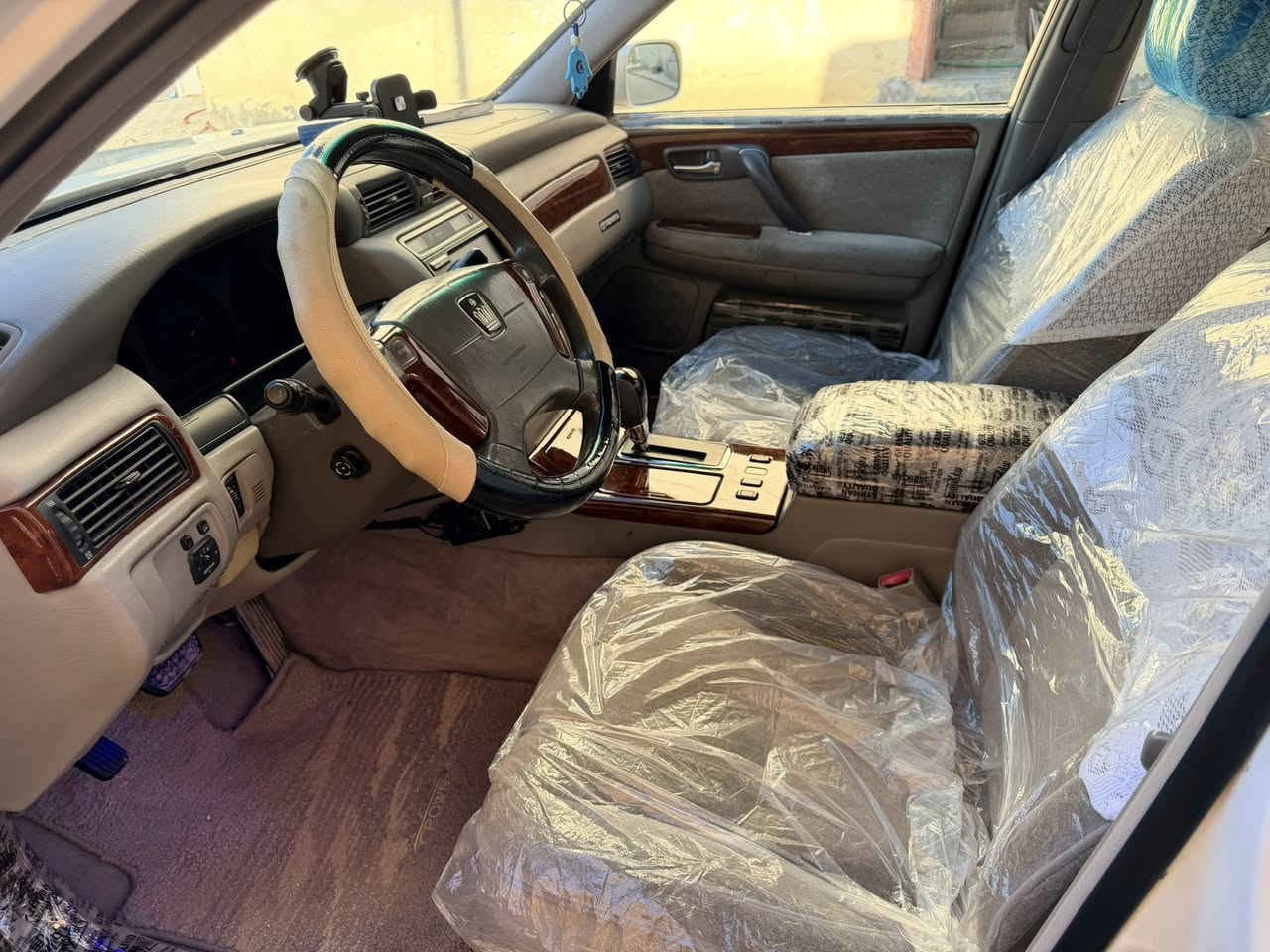 ملكه كريستال اصل 3دكم ديفور جبير شاصي 75صدفي  السياره مكفوله من الكص والرسميات رقم نجف مميز انكليزي
تبريد. تدفئه فلتر تبريد تحكمات تبريد كامره دواره  السياره غرفه جديده وتخمً تاير حداديه. السياره تحوير نجف فوك وجوه  عارضه. ب 150  
***********
