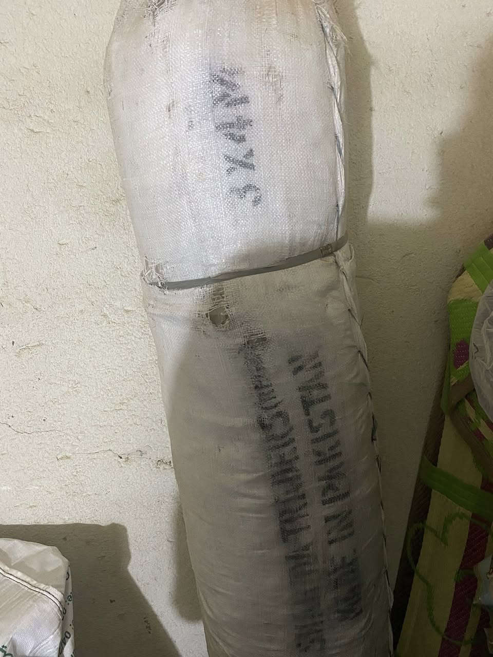 سلام عليكم خمه عمودين 4/3 باكستانيه 4 اطبك جديده سعره 800وبيه مجال مكان ناصريه رقم ***********
