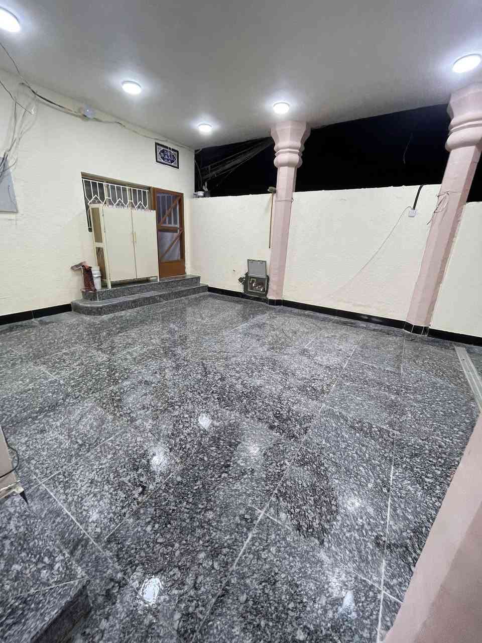 السلام عليكم
دار للبيع المساحه 250 م طابقين  يحتوي على ٥ غرف واستقبال وصاله ومطبخ وصحيات العنوان ميسان حي الحسين الجديد قرب جسر الناظم للاستفسار الاتصال على ***********
