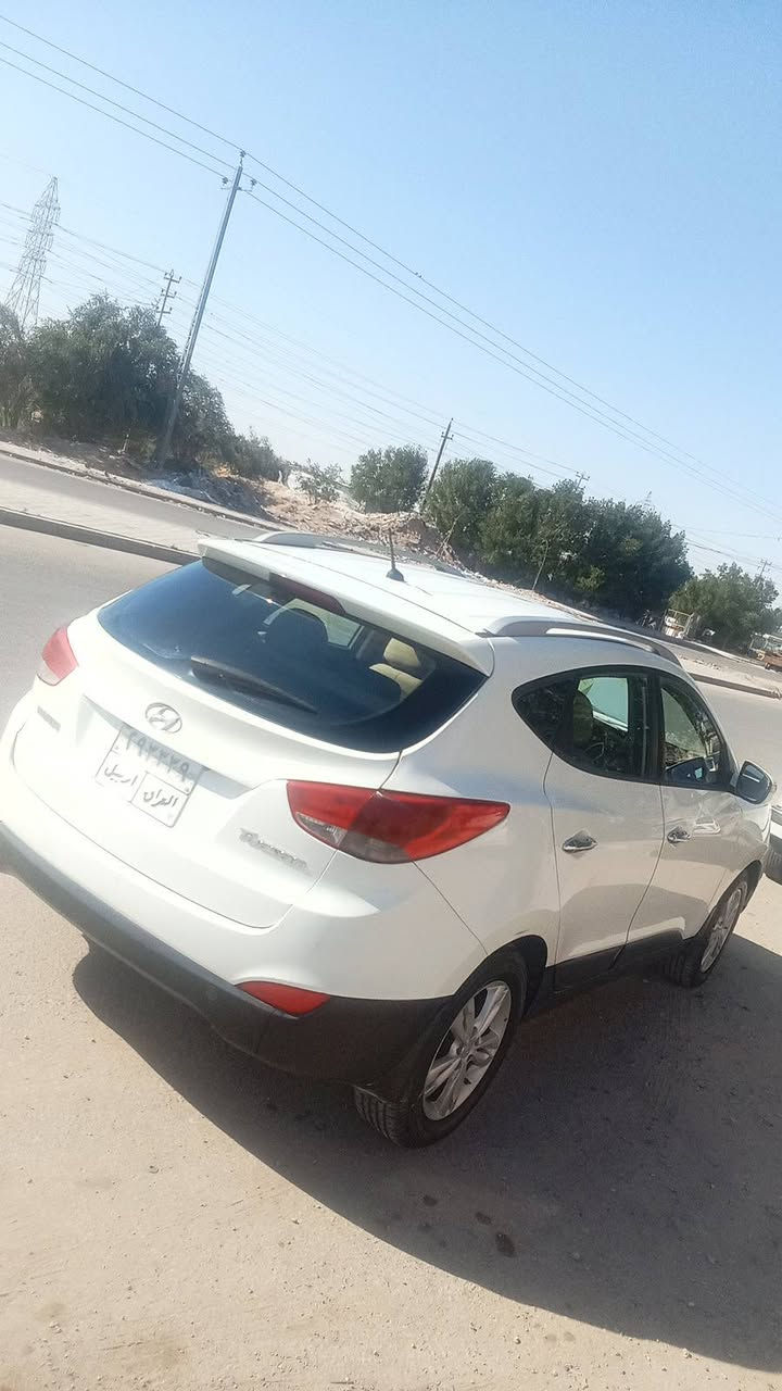 🚗 هيونداي توسان 2013المحرك: بحالة ممتازة وجيد جداً (صافي وما بيه أي نقص).
الگير: بحالة ممتازة (تحويلات ناعمة وجاهز).
التبريد: (ثلج) ما شاء الله، شغال وكفاءة عالية جداً.
الحدادية: جيدة جداً والسيارة ثابتة بالشارع.
🔍 حالة البدي والورقيات:
البدي: توجد بعض "الضحكات" (طعجات بسيطة) في أماكن متفرقة؛ قسم منها مصبوغ صبغ بسيط وقسم معدل على البارد.
السنوية: (ساقطة) .
💰 التفاصيل الإضافية:
اللون: أبيض.
السعر: [116] (مجال بسيط).
المكان: [النجف الاشرف].
للتواصل: [***********].
الخلاصة: السيارة ما ناقصها شي من ناحية المحرك والگير والتبريد، سيارة مال بيت وعملية جداً، والملاحظات فقط بالبدي والسنوية .
امراوس بسيارة اقل ماكو مشكلة بشرط سيارة نظيفة 👍🏻
