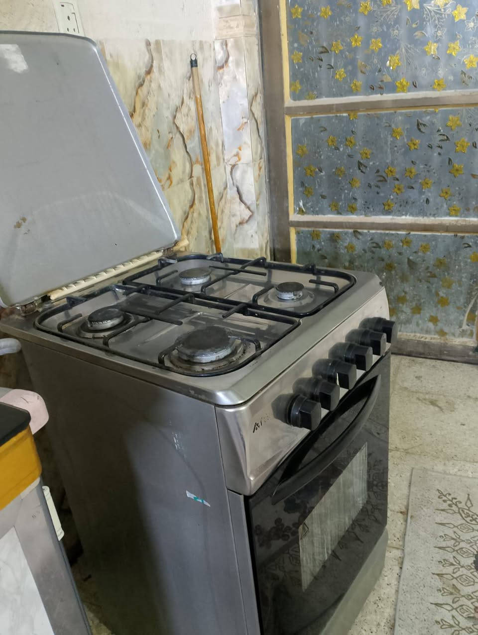 طباخ للبيع شغال نضيف اتفحصه بيدك 
السعر 150وبي مجال للطيبين وتكدر تشوي بي كلشي تريد التواصل  على هذا الرقم *********** واتساب
