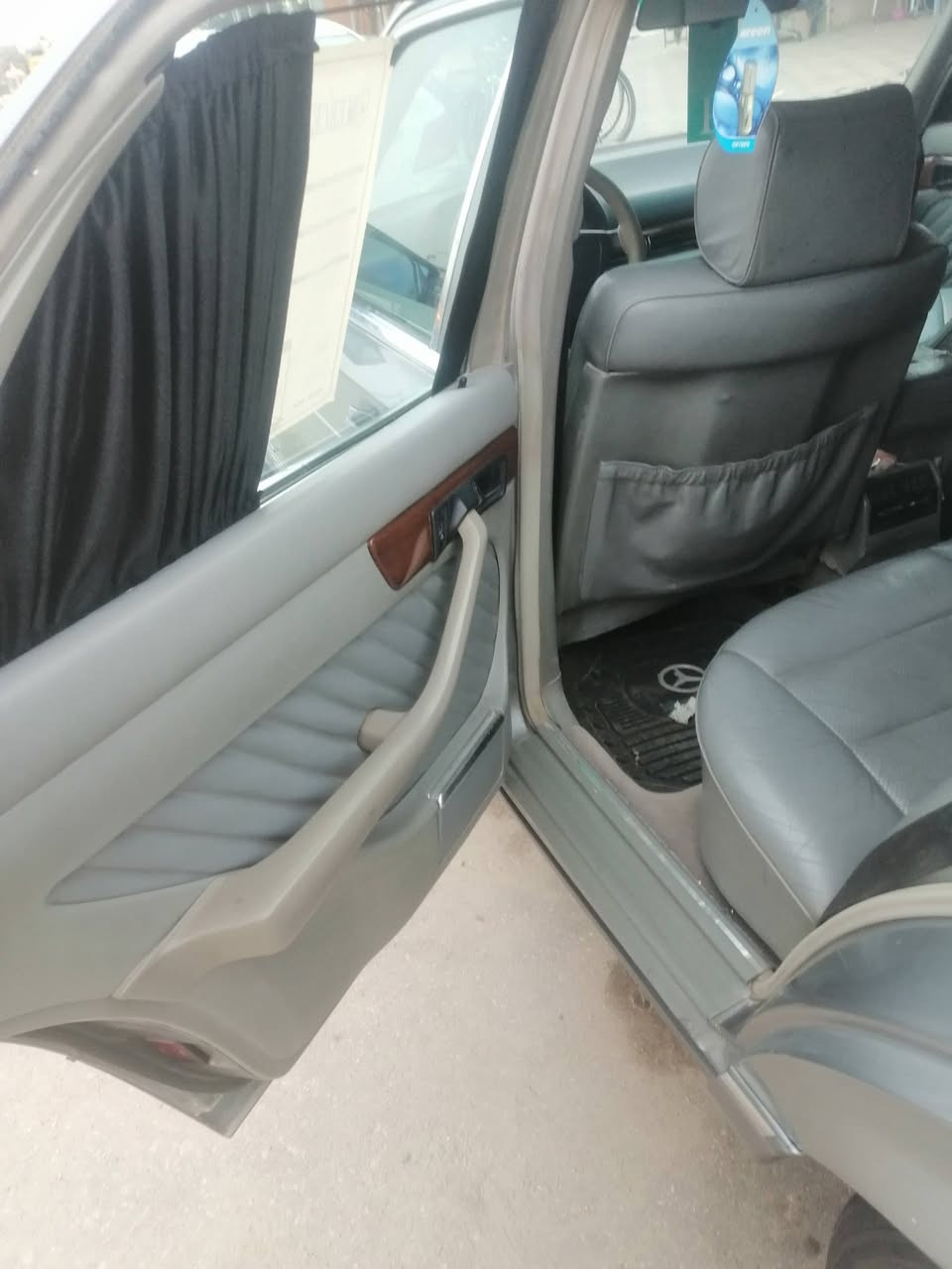 سلام عليكم جاَمبو ٣٠٠باب قصير محرك 6بلادي عنكبوت  للبيع ومراوس حسب السياره كفاله عامه كلش حلو  سياره فول  موصفات  كلش  حلو وجديد غرفه جديده سياره متعوب عليه رقم بغداد مكان السياره نجف رقم صاحب السياره بي وتساب ***********  مكلف بالنشر خوان
