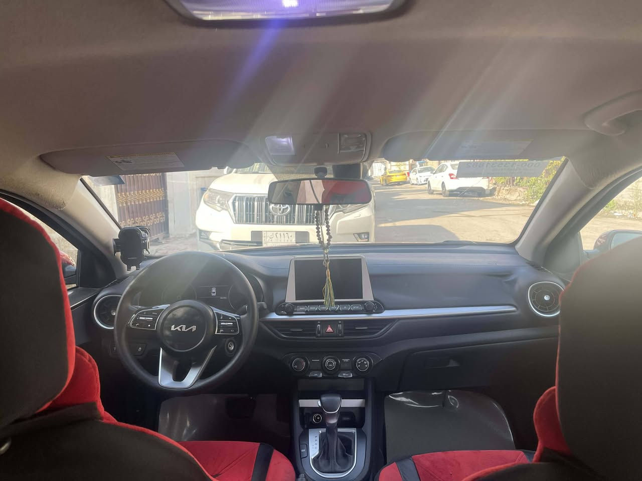 السلام عليكم
كيا فورتي
 موديل 2023
رقم بغداد 
محرك الفين دوش
سونر  موجود بالمنشور 
مواصفاتهه 
اشاير مري 
رادارت اماميه 
مانع انزلاق
مثبت سرعه 
شاشه كار بلي
كامره خلفيه
وتخم تاير جديد 
السعر 124💲 وبيهه مجال
الهاتف ‏***********
مكان السياره بغداد حي اور
