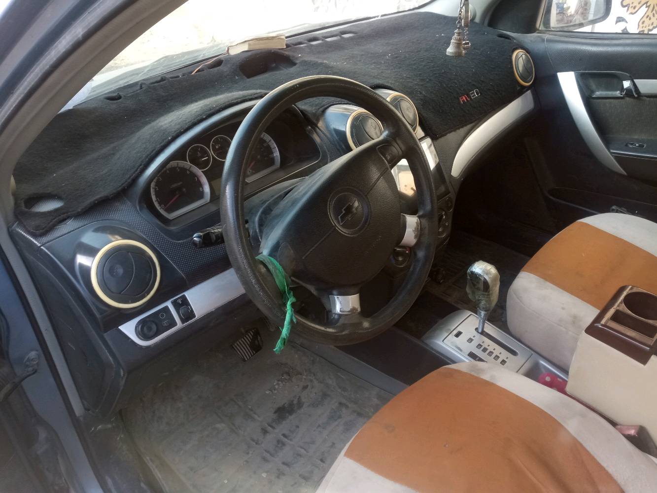 السلام عليكم عندي افيو موديل 7 للبيع محرك وكير كفالة عامة يشهد الله السيارة بس شوية كشرها يرادلة ترتيب باتري جيديد حدادية فول داخلها نضيف سبير اكو عدة كاملة بالجنطة للمعلومه السيارة مطلوبة غرامة 200 الف ينكصن من السعر 