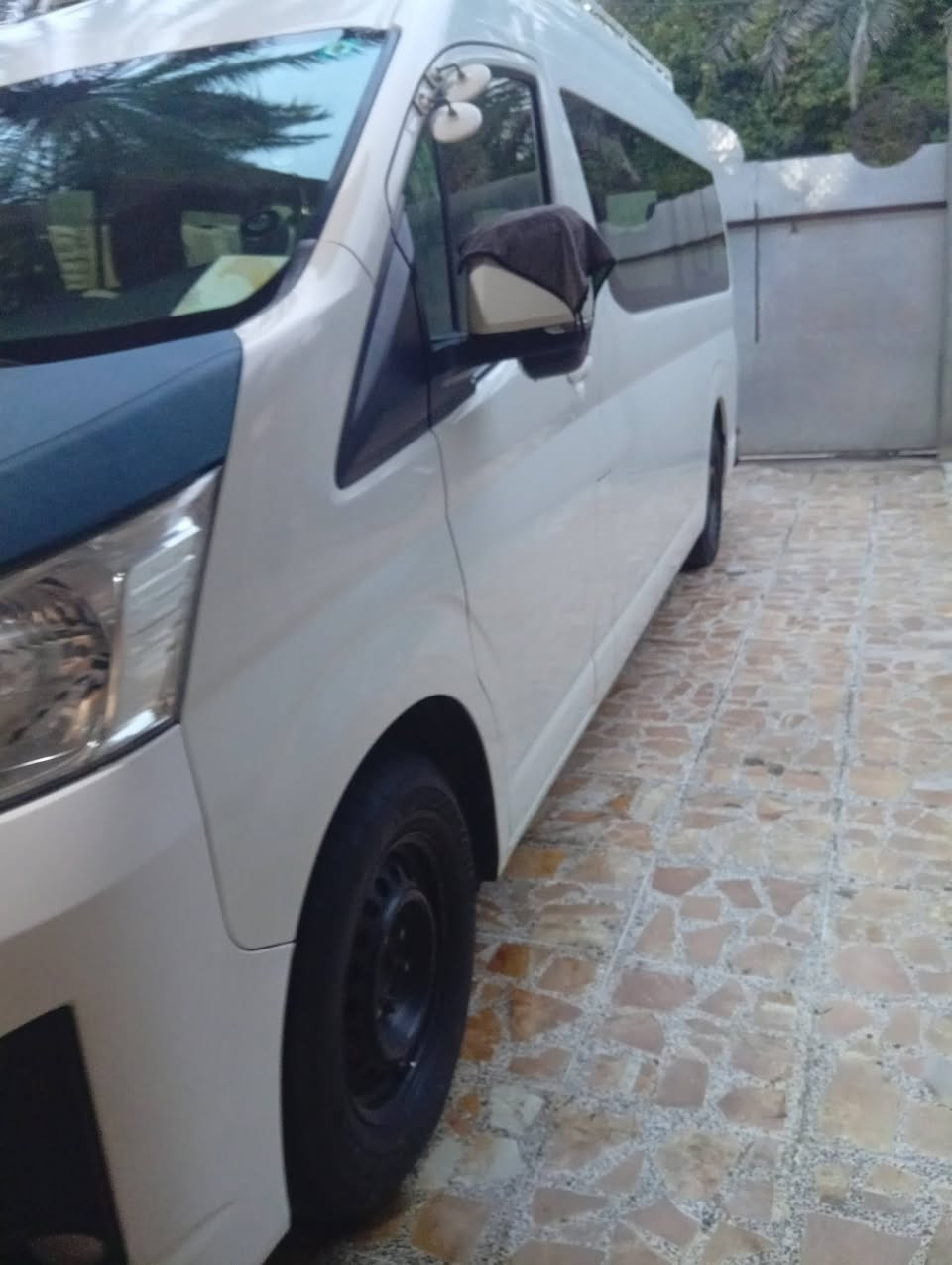 سياره هايسه ام البوز موديل ٢٠١٩سياره جاهزه من كلشي كامله سيبايه درع كشنات كامله ١٥نفر السعر ٣شدات و٥٠ورقه رقم الهاتف ***********
