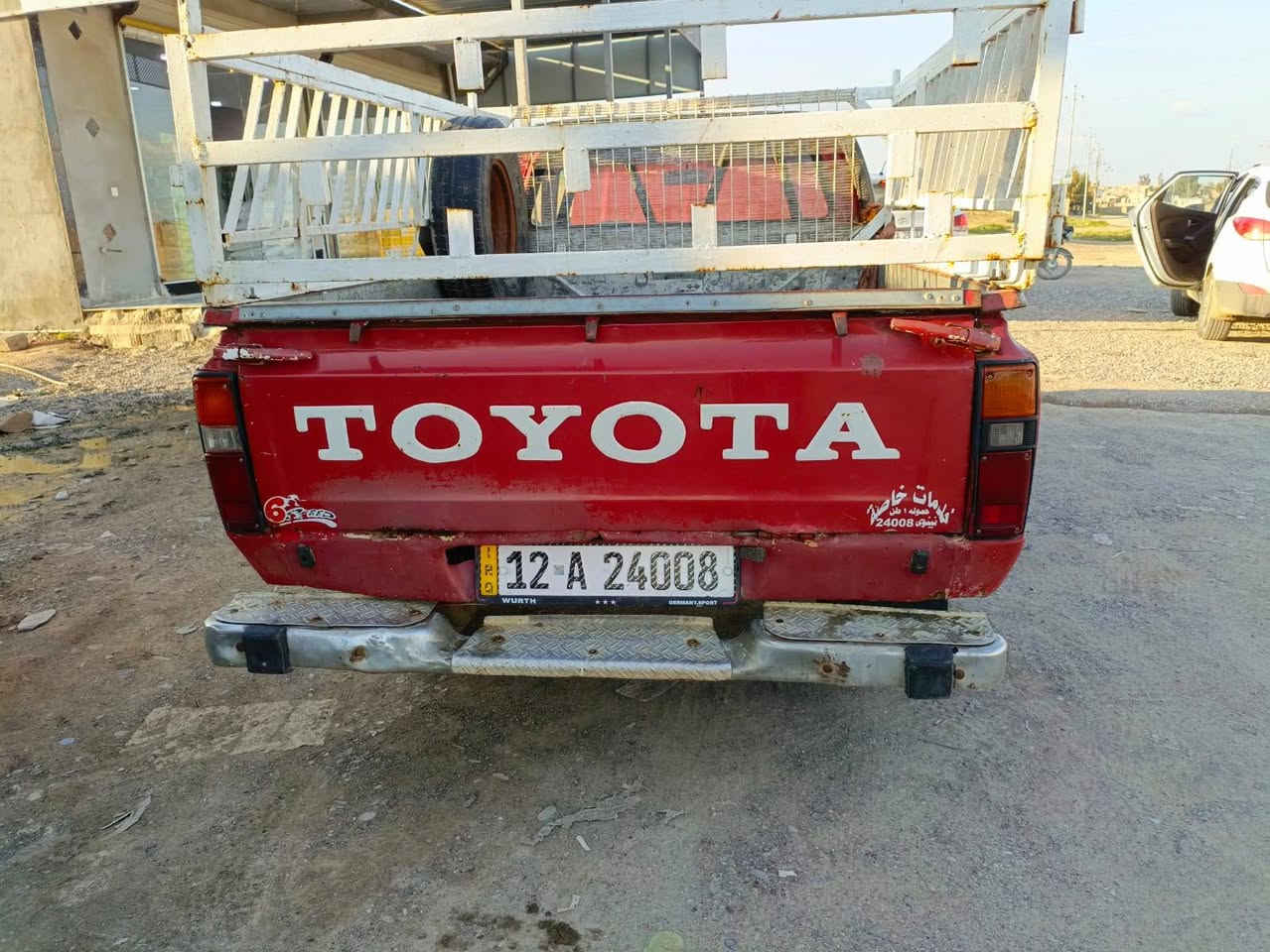 السلام عليكم مكلف بلنشر بكم تيوته للبيع 82 رقم نينوى كبون بانزين بيه شرط التحويل التفاصيل اتصال عل رقم ***********
