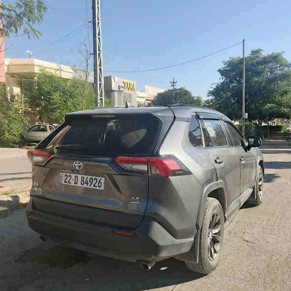 راف فور 2021 ماشیە 83الف کیلومتر و مواصفات Le ست وضعیات قیادە و الضرر ربع سقف و ،2 ابواب رقم الشاصی موجود ، رقم اربیل شرط التحویل ، السعر 163 و بیە مجال بسیط ، الرقم : *********** للتواصل
