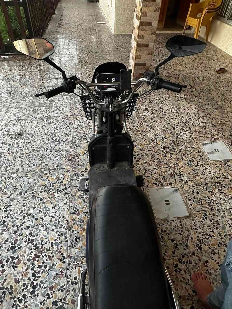 السلام عليكم
دراجه همر ابو سله
سته بطاريات جديده الدراجه بيه ملاحضات بسيطه 
السعر 650 وبيه مجال حك الجيه 
***********
