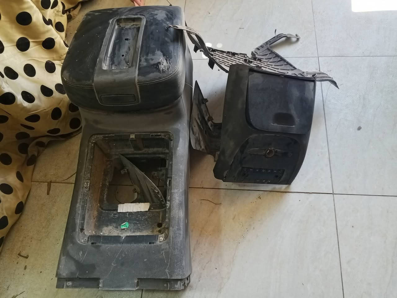أغراض تاهو فرس بك الايت فاان مثلثات يصيرن فوك البك الايتات شاشه كلهن شغالات سعرهن شلع ب350 مكان بغداد *********** يرهمن من موديل 7 ل13
