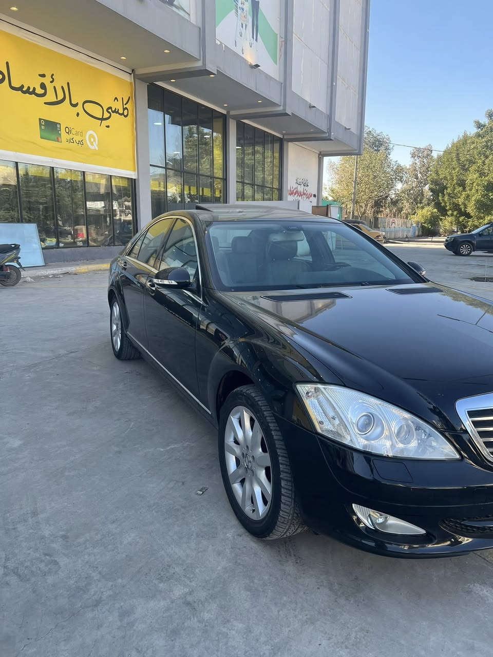 سلام وعليكم مارسيدس 350  موديل 2006 فول مواصفات بيه قطعتين صبغ كلير  سياره جاهز علا آخر حبايه رقم  سلمانيه  جديد كير محرك كفاله مكان بغداد قرب طوبجي رقم تلفون *********** اني مكلف بل نشر
