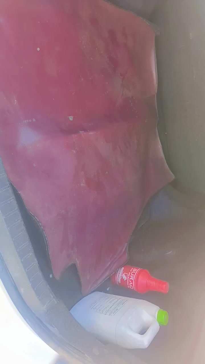 السلام عليكم من رخصة الادمن المحترم سياره بيوادي موديل 13اف ثري تخم تاير حداديه خلفيه جديده  اماميه تعبانة بيه حادث بابين يعني واكفه ونضربت وعندي صور الحادث مكانه ميسان بسم والدي عارضه 52وبيه مجال *********** بيع او مراوس
