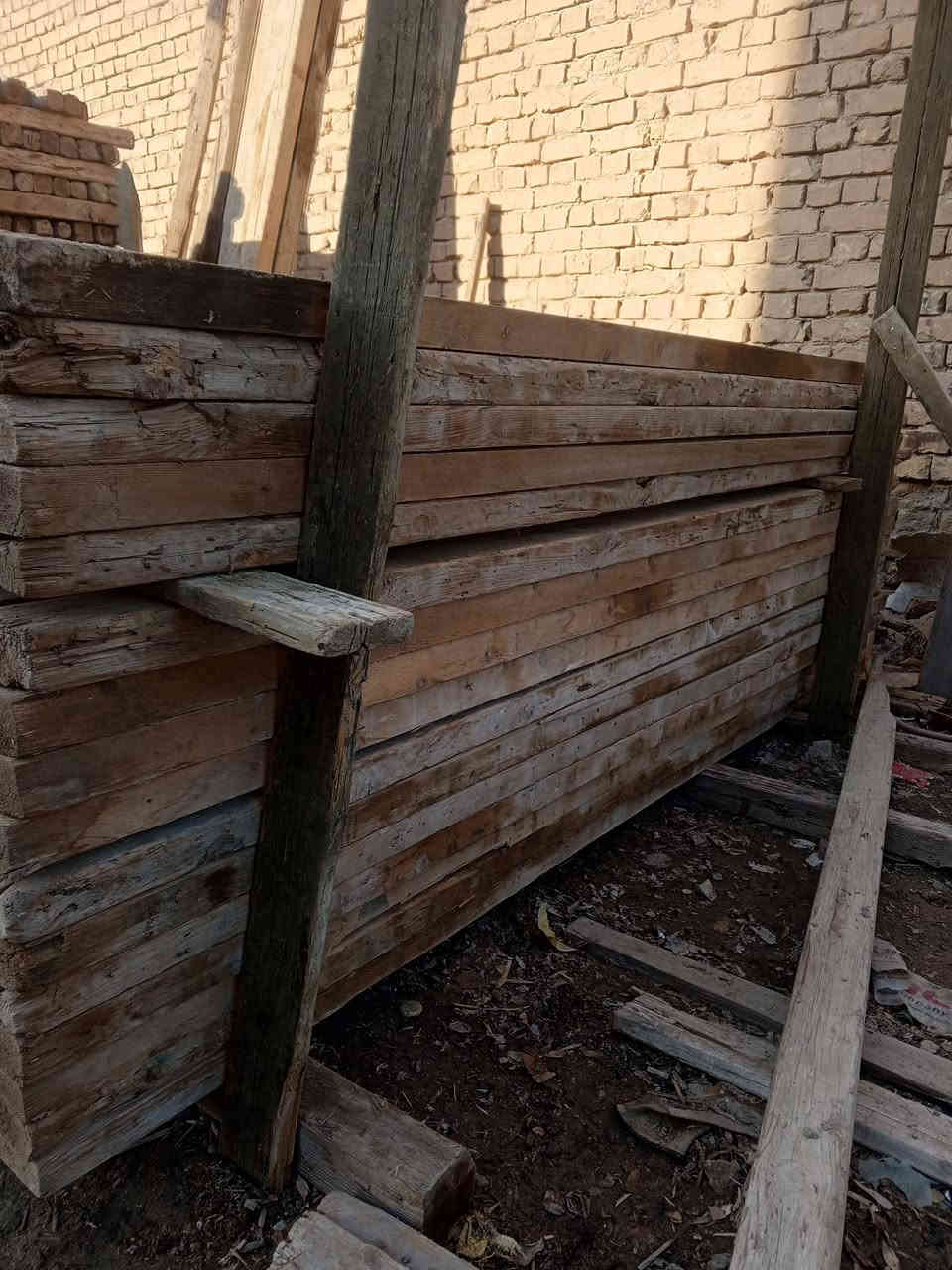 سلام عليكم خشب للبيع لوح 4متر روسي تارس25مع لوح 3متر وسير 2×4 طول 2/50م مع لوح طول 200م الاستفسار ‏‪***********‬‏
