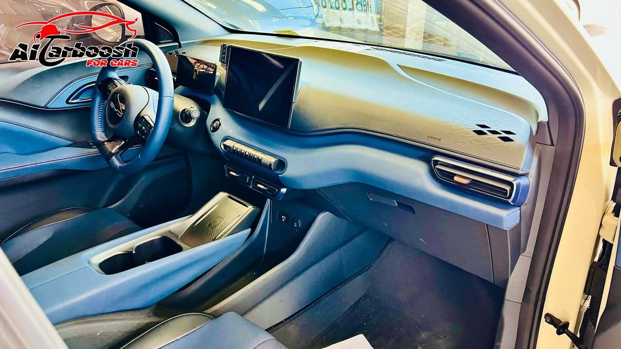 بي واي دي سيجول - 2023 -2024 BYD Seagull 
 كهرباء
 اللون الكريمي والاصفر والاسود 
عداد زيرو ومستعمل ‼️
 تقطع في الشحنة الواحدة ما يقارب الـ 410 كيلو متر

 حجم البطارية: 38 كيلو واط
 نوع البطارية: Lithium iron phosphate battery

 ---(اضافات السيارة) ---

*جنطات قياس 16 انش
* نظام الدخول بدون مفتاح
* مفتاح بالكرت (NFC)
* نظام التشغيل بدون مفتاح
* مصابيح امامية LED
* نظام الضوء النهاري
* نظام دفع أمامي
* مصابيح أمامية زينون كريستال
* عجلة قيادة متعددة الوظائف
* التحكم بتثبيت السرعه من عجلة القيادة
* التحكم بالنظام السمعي من عجلة القيادة
* شاشة عدادات ديجيتال
* شاشة امامية تعمل باللمس
* خاصية تحويل الشاشة من العرض الى الطول
* نظام الوقوف التلقائي Auto Hold
* جير اوتوماتيك ROLL
* عدة انظمة قيادة
* التحكم في مناخ السيارة (Climate Control)
* مانع انزلاق
* هاند بريك كهرباء
* تكييف أوتوماتيكي
* حامل أكواب CUP HOLDER
* مقاعد جلد
* مقاعد كهرباء
* حساس النقاط العمياء Blind Spot Sensor
* تحكم كهربائي بالمرايا الجانبية
* مداحل USB C
* كاميرا خلفية
* حساسات خلفية
* مدخلين شحن


**إذا كنت صاحب هذا الإعلان وتريد حذفه لأي سبب، رجاءا أرسل رسالة إلى الدعم الفني**