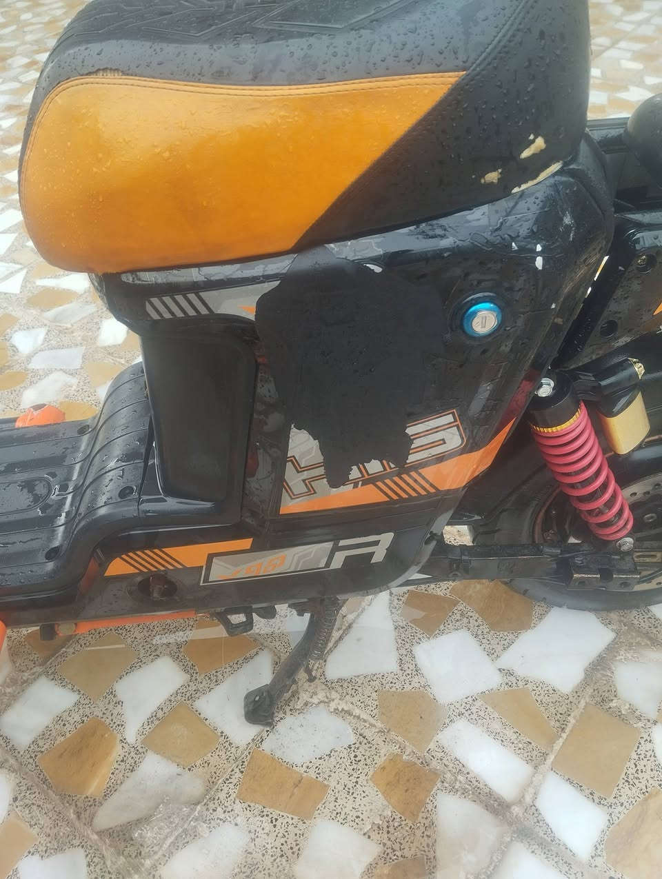 سلام عليكم.  لبيع موصفات معروفا 5 بطاريات شرط. شرط   و عل فحص نضيف انضف من الصوره.  الدرع ونضافه موضح نفس ما بل صوره
سعر 275 قفله لا تخابر وتعامل وما تجي 
***********  مكاني زيونه الي بل شلالات
