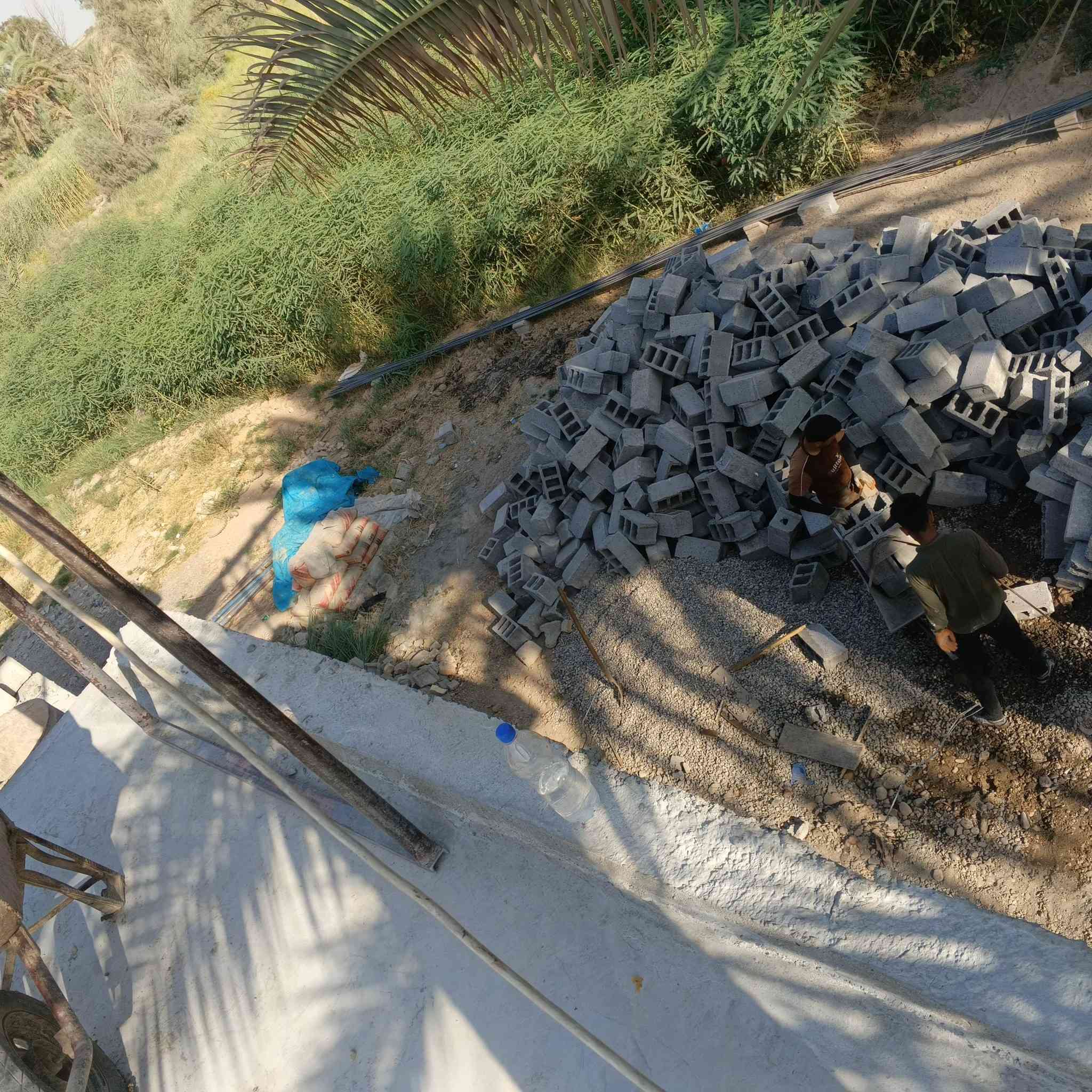 سلام وعليكم تصعيد مواد بناء وتنظيف شبابيك بيوت حدل نشر بلوك تدخيل سبيس تنكير تفليش تدخيل جص بسعر مناسب ***********
