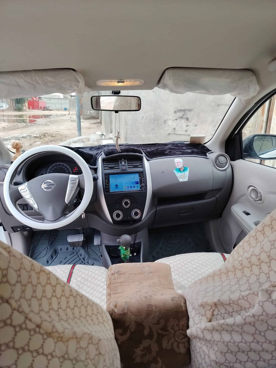 للسلام عليكم سياره نيسان صني مصري ٢٠٢٥ فول مواصفات السياره بيها طخه بسيطة بل باب الخلفي واضحه بل صور السياره ماشيه ٦٠٠٠ السياره كفاله عامه تبريد خلفي جام كله دكم السياره مدوشمه كامله سعرها ١٢٥ وبيها مجال العنوان البصرة الزبير *********** البصرة, العراق
